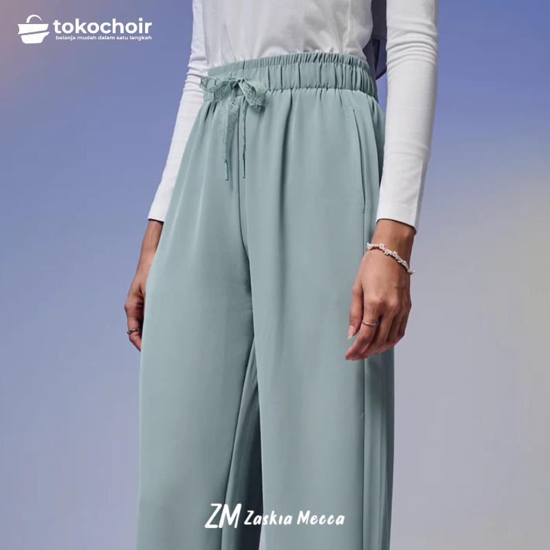 Zaskia Mecca - Dallie Pants Daily